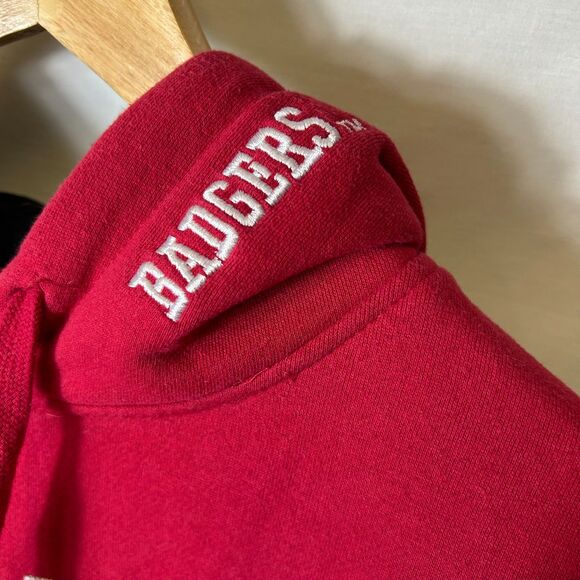 Wisconsin Badgers Campus Heritage Red Embroidered Pullover Hoodie Size M - Picture 5 of 13
